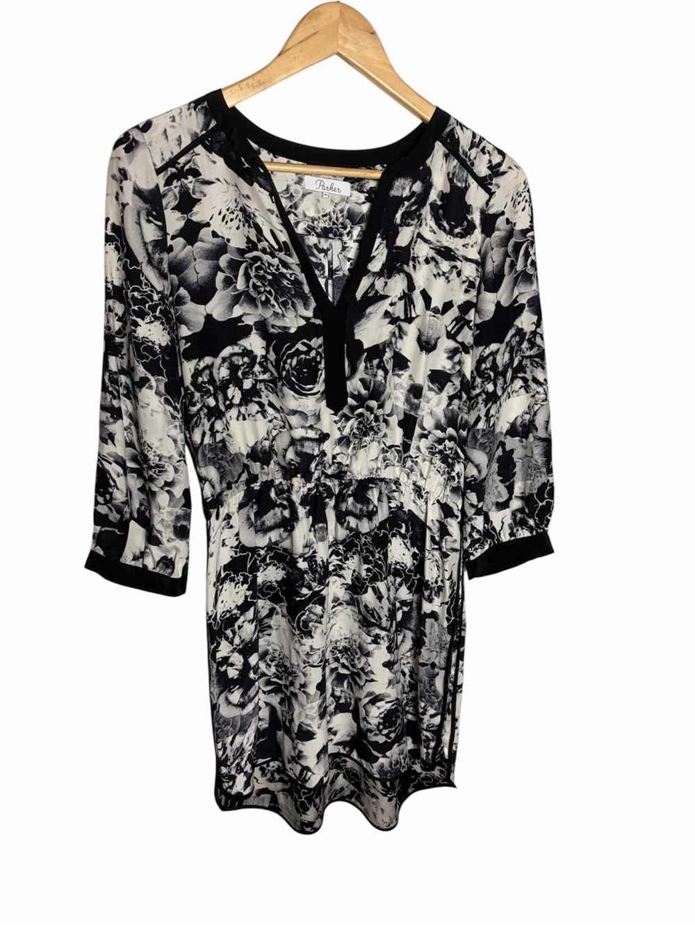 Parker silk black & white floral 3/4 sleeve shift dress split neck size M
